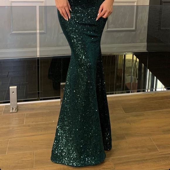 A handmade Vlora&Kaltrina dress in emerald color worn once in good condition. - Picture 3 of 4